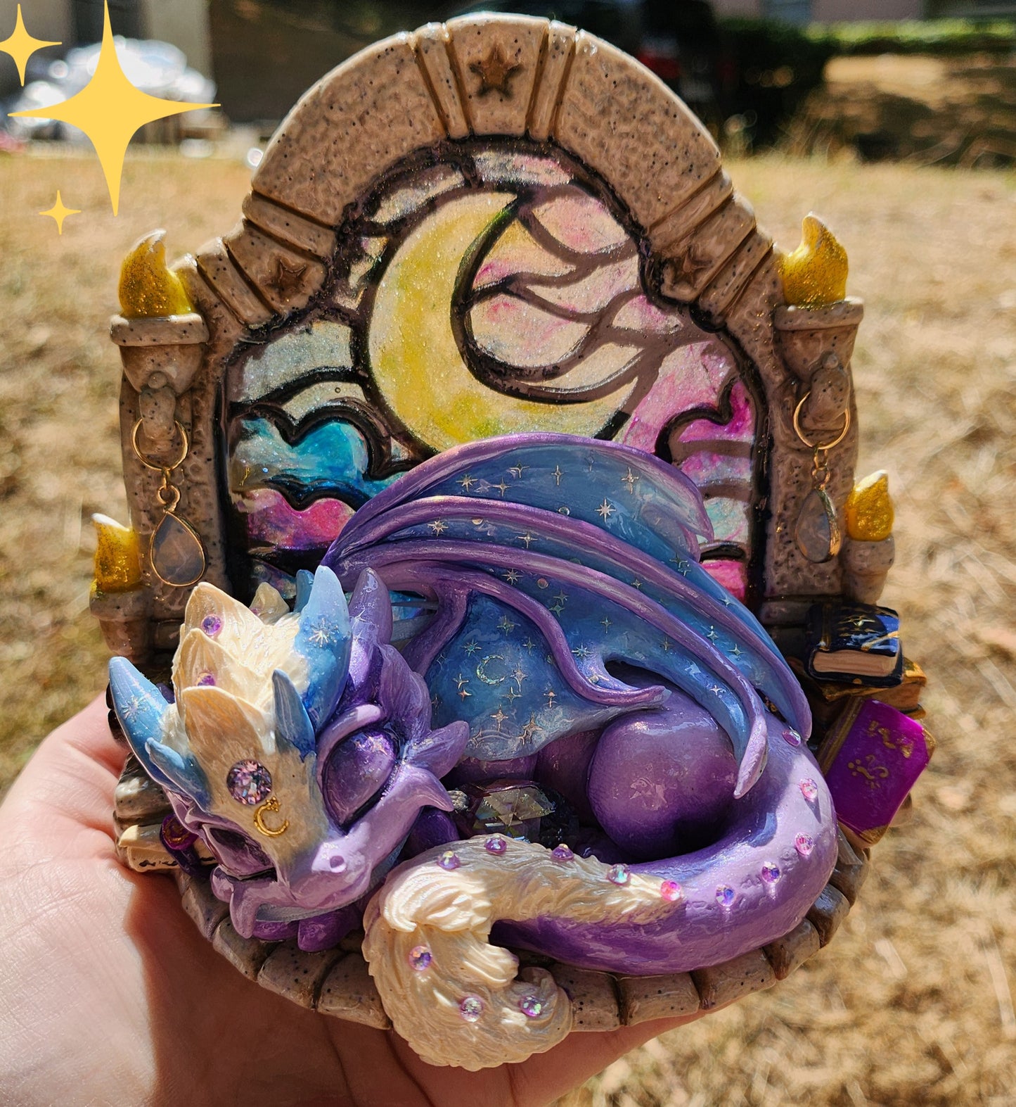 🔥🏰 MOON STEAINE GLASS 🏰🔥with the little dragon sleeper