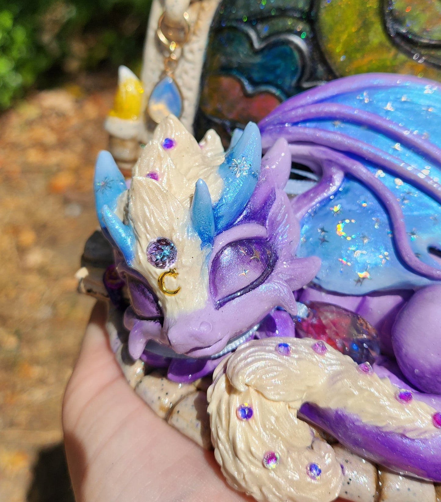 🔥🏰 MOON STEAINE GLASS 🏰🔥with the little dragon sleeper